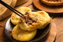 豆沙粑怎么选？看黔小二现锤工艺与企业底蕴