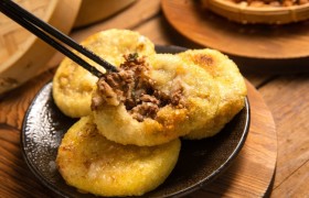 豆沙粑怎么选？看黔小二现锤工艺与企业底蕴